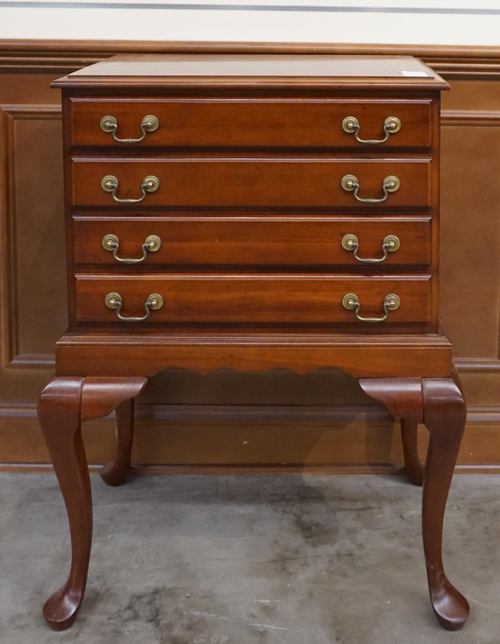 Queen Anne Style Cherry Silver Chest 35 3/4 x 25 3/4 x 16 3/4 in. (90.8 x 65.4 x 42.5 cm.)